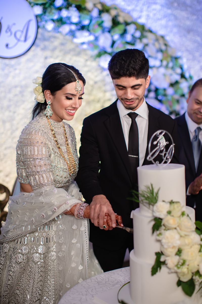 Couple of newlyweds cutting wedding cake Vector Image