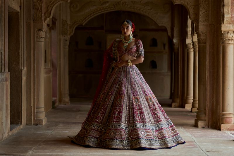 Top 10 Places From Where You Can Pick Up Your Lehenga In Chandni Chowk |  Weddingplz