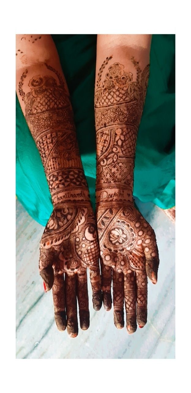 Rishikesh Mehndi Artist- Price & Reviews | Dehradun Mehndi Artists