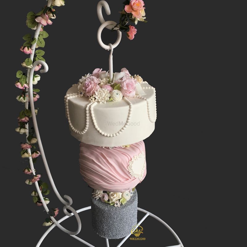 3 Tier Floral Chandelier Cake – Creme Castle