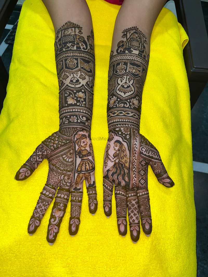 Designer mehndi creation 2018 #mehndi #Mehandi #henna #Happyclients #Designs  #gujarat #artwork #traditional #indianbride #shaadi #marrige…