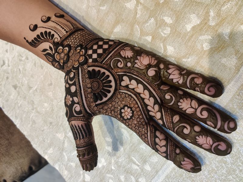 Beautiful Mehndi Designs Credit: @kp_mehandi_art #henna #hennafun #hennaart  #hennainspire #hennainspo #hennainspiration #hennainspired… | Instagram