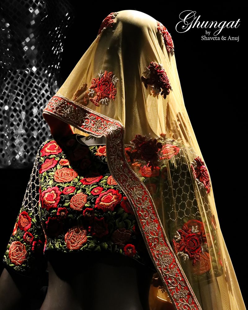 1504111981 lehenga closeup