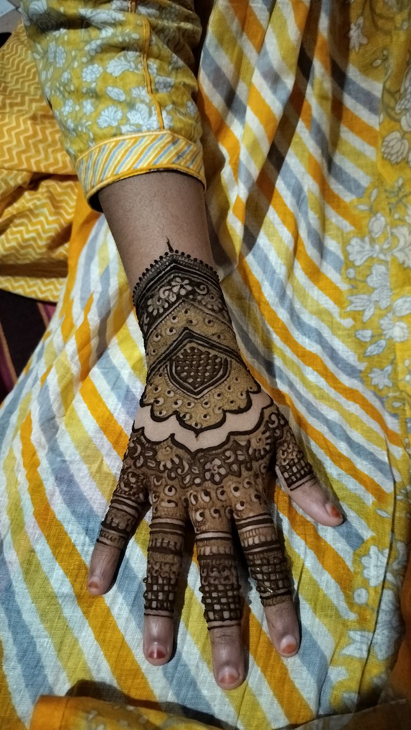 Hire Best Mehendi Artists | Book Mehendi Artists at StarClinch | page 1