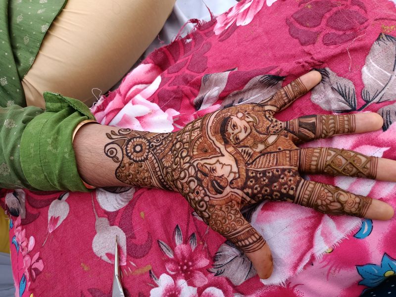 Saloni Mehndi Artist - MG Road, Indore | Price & Reviews