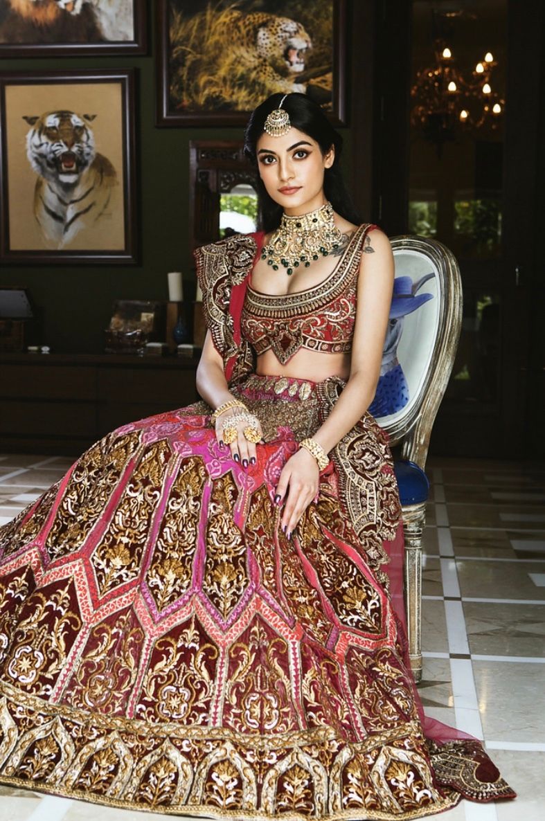 STYLISH DESIGNER HEAVY BRIDAL SILK LEHENGA SET - RENT