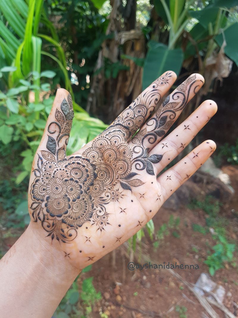 TＨＯＵＳＥＥＮ ＳＹＥＤ's Instagram profile post: “❤️ . . . . . . . . #hennanatural  #hennastains #int… | Henna designs hand, Mehndi design images, Mehndi  designs for fingers