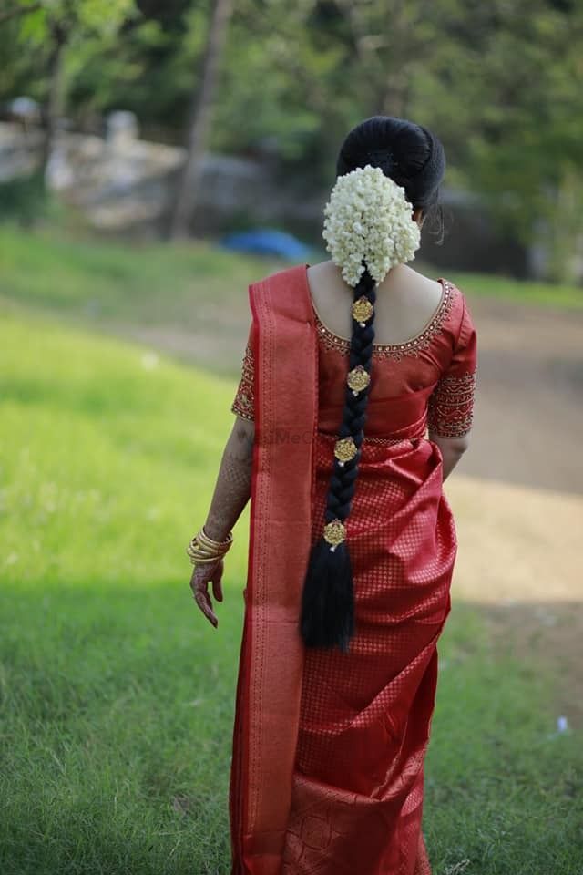 100 Hair mullapoo ideas  kerala bride south indian bride indian bride