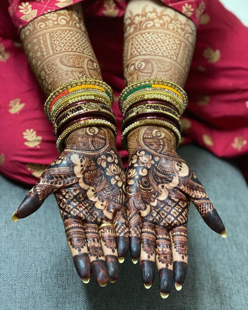 Different Types Of Mehndi Designs For Karwa Chauth 2023-पहला करवा चौथ है और  दुल्हन की तरह हाथों पर सजाना चाहती हैं मेहंदी, यहां देखें लेटेस्ट डिजाइन,  दिल हो जाएगा खुश