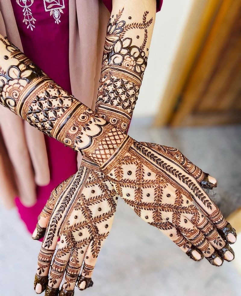 11 Simple & Elegant Arabic Mehndi Designs We Are Gushing Over