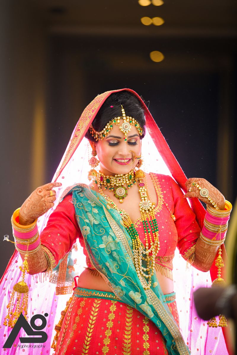 WEDDING INDIAN GIRL POSES PHOTOGRAPHY 📲📲📲📲 Images • Giridhari Creation  (@giria) on ShareChat