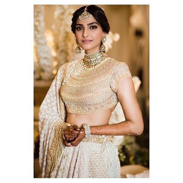 Abu jani clearance sandeep khosla lehengas