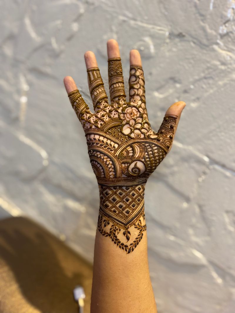 Bridal Mehndi Artist at best price in Mumbai | ID: 2851736104191