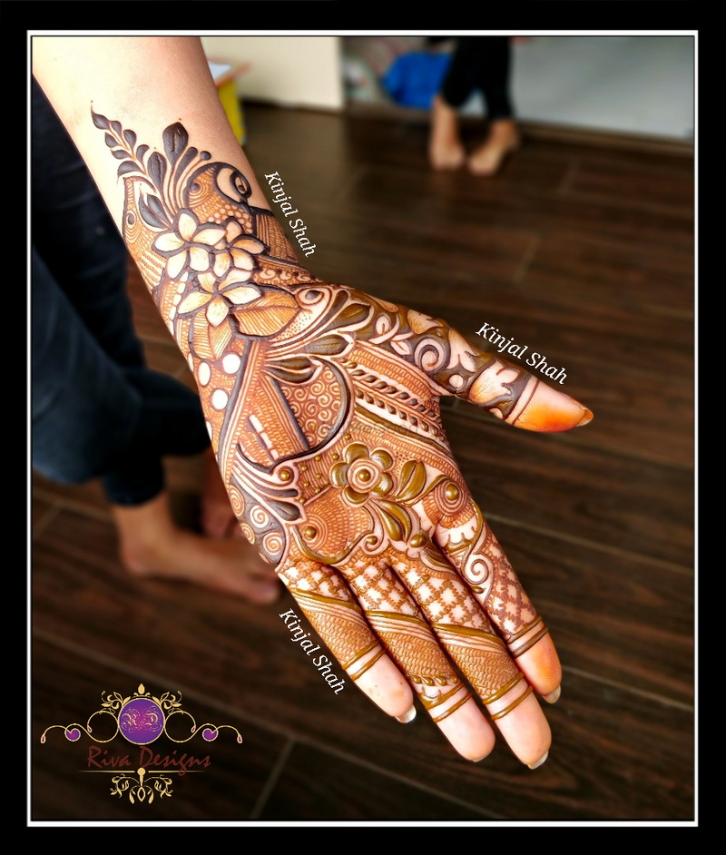 Mehandi artist Kinjal Shah, Mumbai