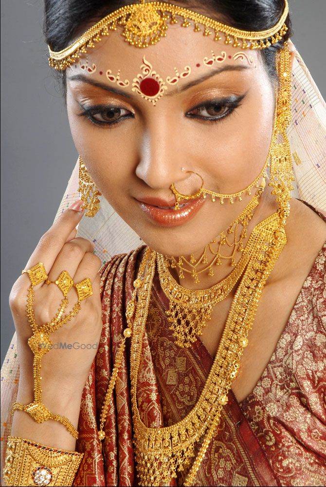 Makeup By Aniruddha Chakladar Price Reviews Bridal Makeup In Kolkata Aniruddha, who lives on the 4th floor of the building. makeup by aniruddha chakladar price
