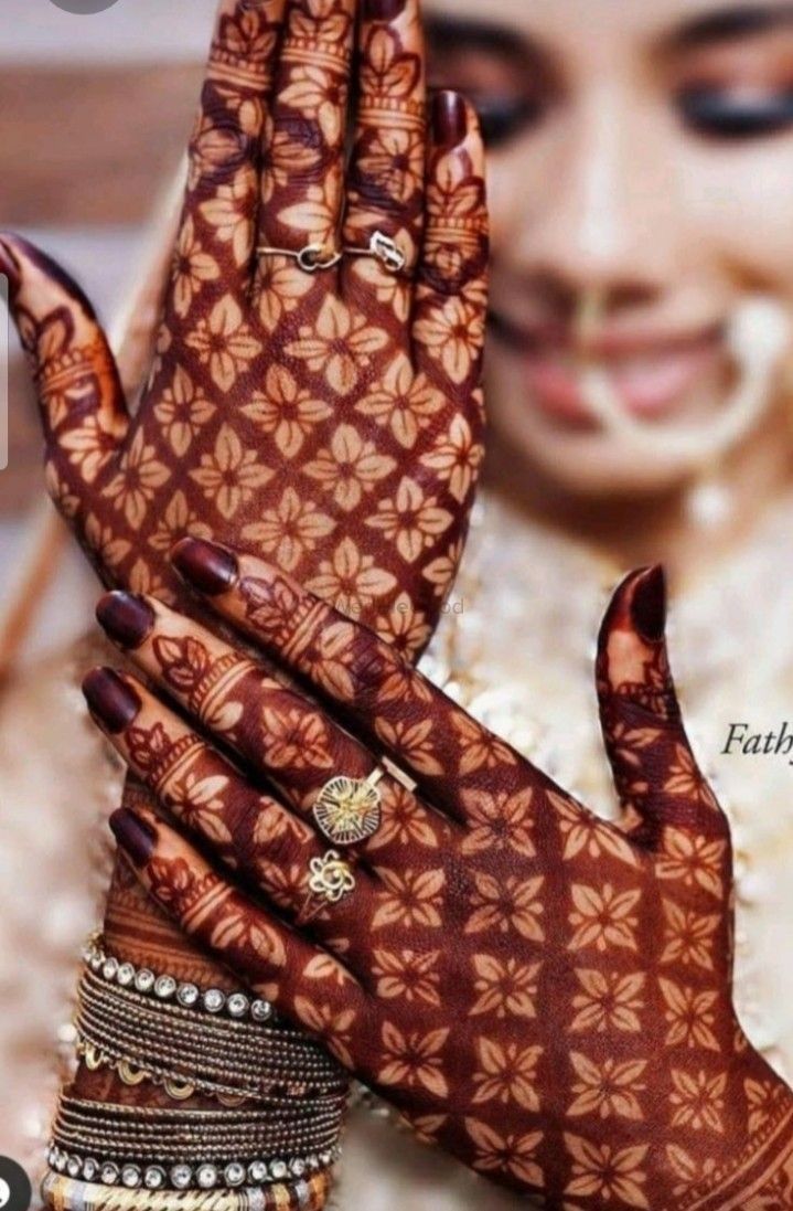 Henna Artist Toronto |Vijeshri on Instagram: “Beautiful grid henna design  for bride's Sister in law. ❤ … | Karva chauth mehndi designs, Mehndi designs,  Henna design