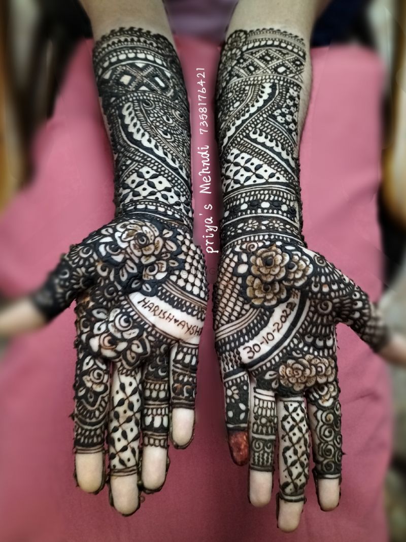 Stylish S Letter Mehndi Designs You Will Love - 2023 (With Images) | Fabbon