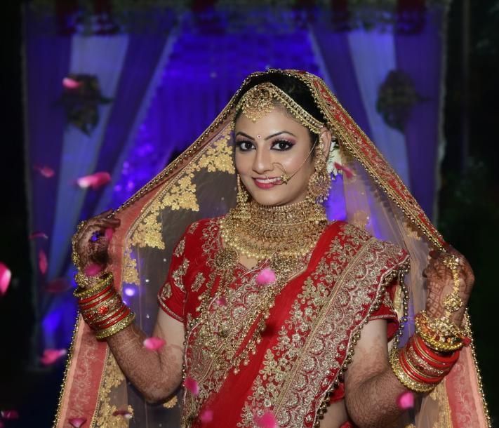 Mugdha Chaphekar makes the beautiful bride ever in pink lehenga, watch |  IWMBuzz