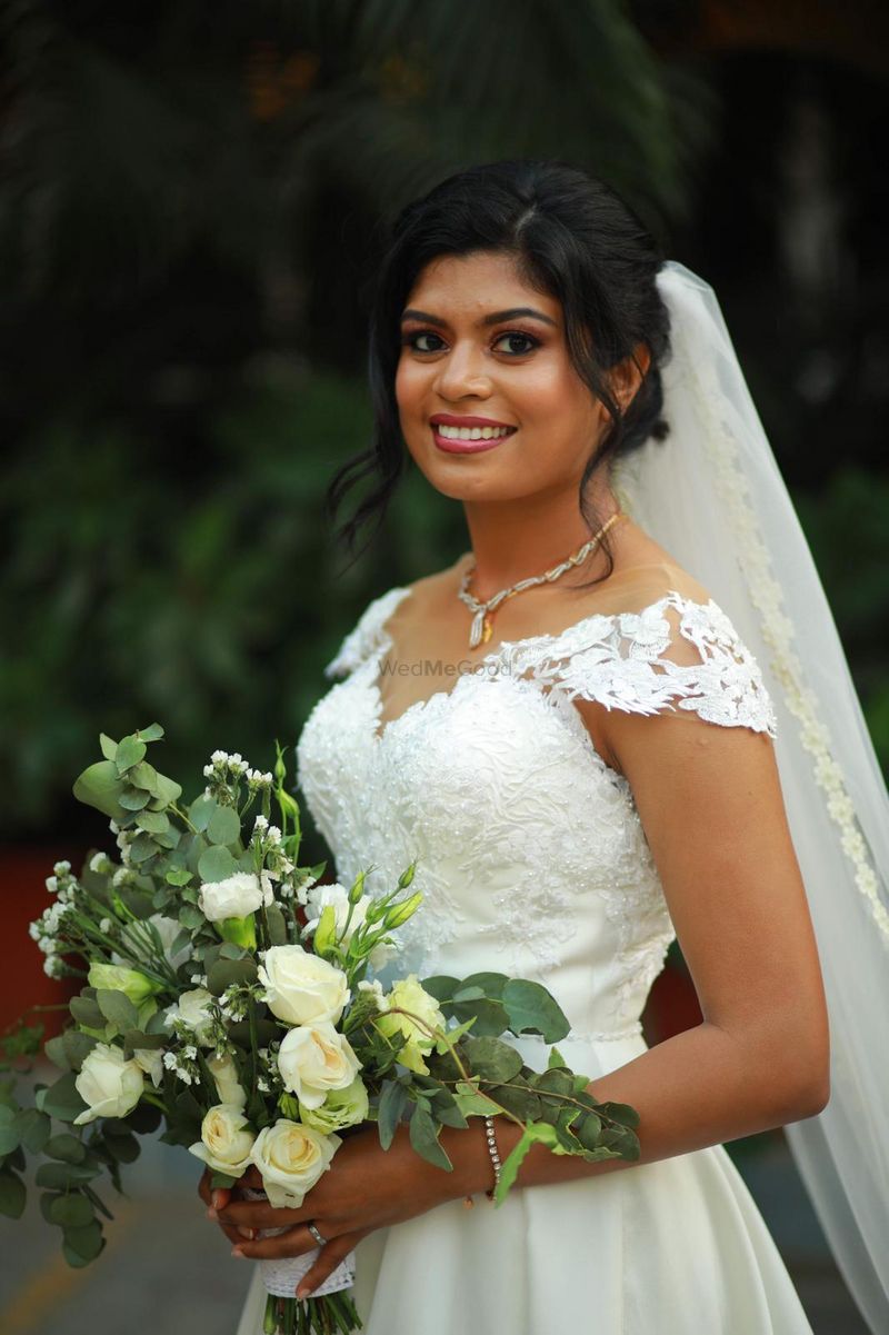 Christian wedding makeup/Christian Bridal hairstyle/gown hairstyle/Kerala  Christian bride - YouTube