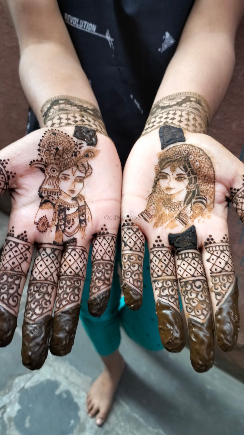 Krishna Janmashtami 2020 Latest Mehndi Designs: कृष्ण जन्माष्टमी पर मेहंदी  रचाकर बढ़ाएं अपने हाथों की शुभता, इन लेटेस्ट खूबसूरत डिजाइन्स से बनाएं  जन्मोत्सव को ...