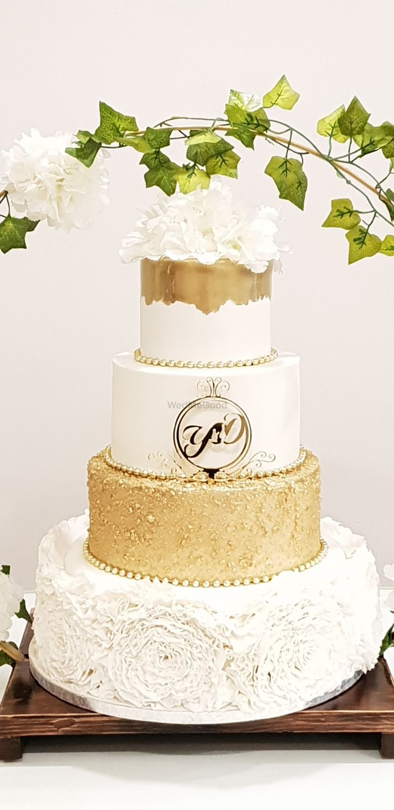 1080-Louis Vuitton Gifts & Cupcakes - Wedding Cakes