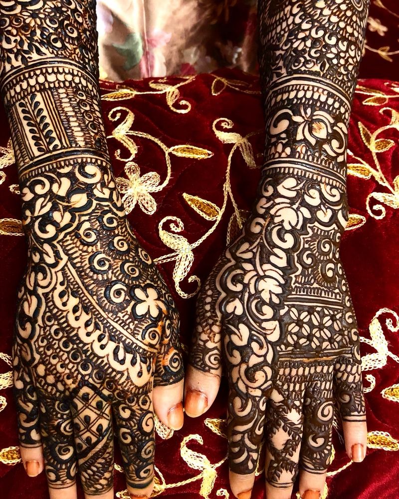 Trending flowers with intricate detailings|| design by Saleha mehendi artist  - YouTube