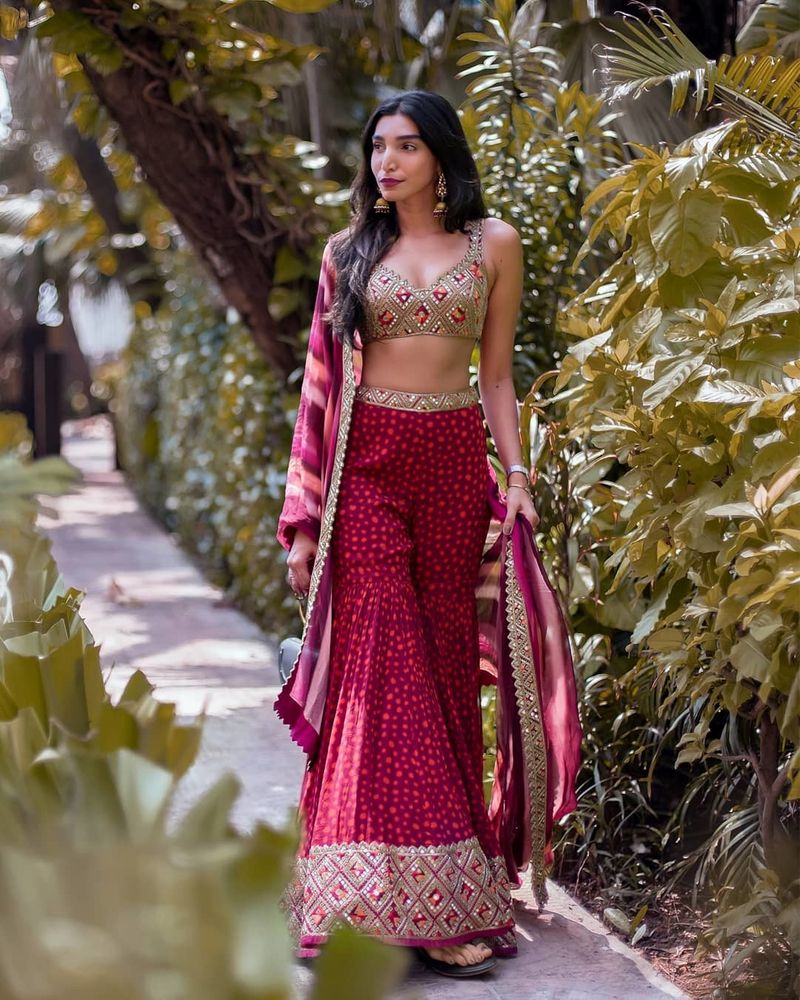 Off-Beat Indo-Western Mehendi Outfits Spotted On Real Brides! | Mehendi  ceremony outfits, Mehndi function dresses, Mehendi outfit