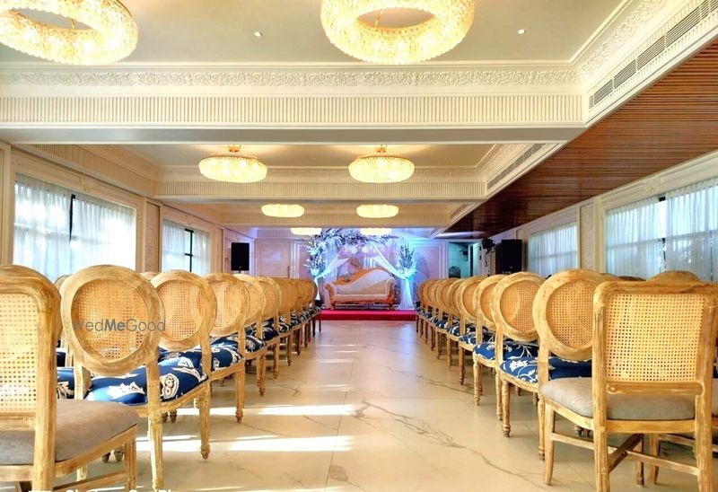 Payyade International Hotels Kandivali West