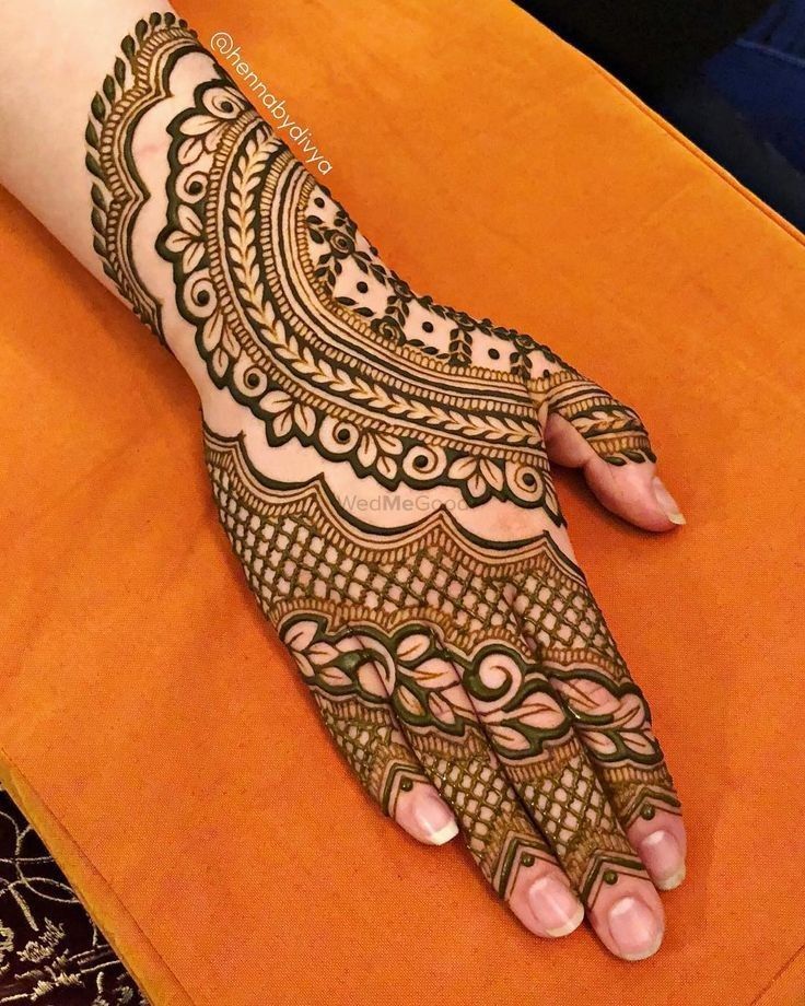 6 Most Stylish Back Hand Mehndi Designs for Brides | by Really Influential  | Medium