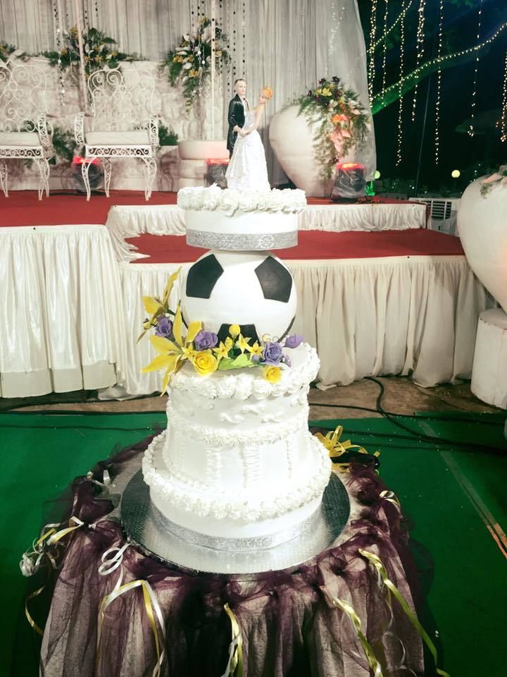 Chelsea vs Halifax Town Wedding Cake | Football wedding cake, Football  wedding theme, Soccer wedding