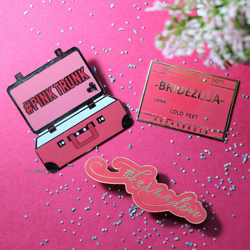 photo-of-bachelorette-party-favour-badges