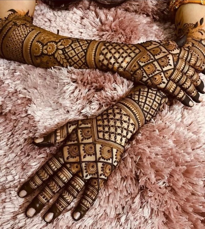 Discover the Art of Henna - Mahendi Service at Jansa Collection!