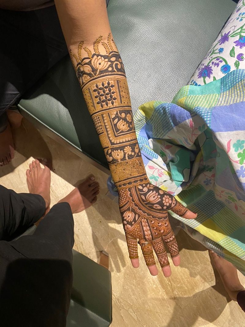 Gayatri Mehendi- Price & Reviews | Indore Mehndi Artists