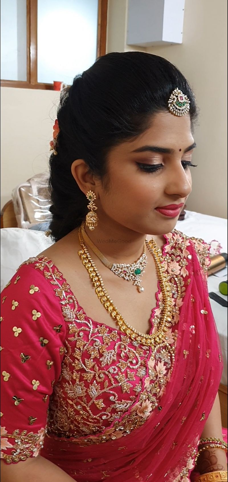 Niharika looks beautiful for her reception in bridal lehenga and elegant  makeup. Hair and makeup by Vejetha for Swank. Ind… | Bride, Bridal  makeover, Bridal jewelry