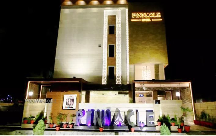 Hotel Pinnacle by 1589
