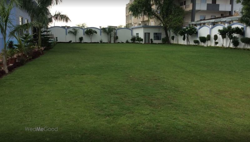 Mariya Palace and Lawn
