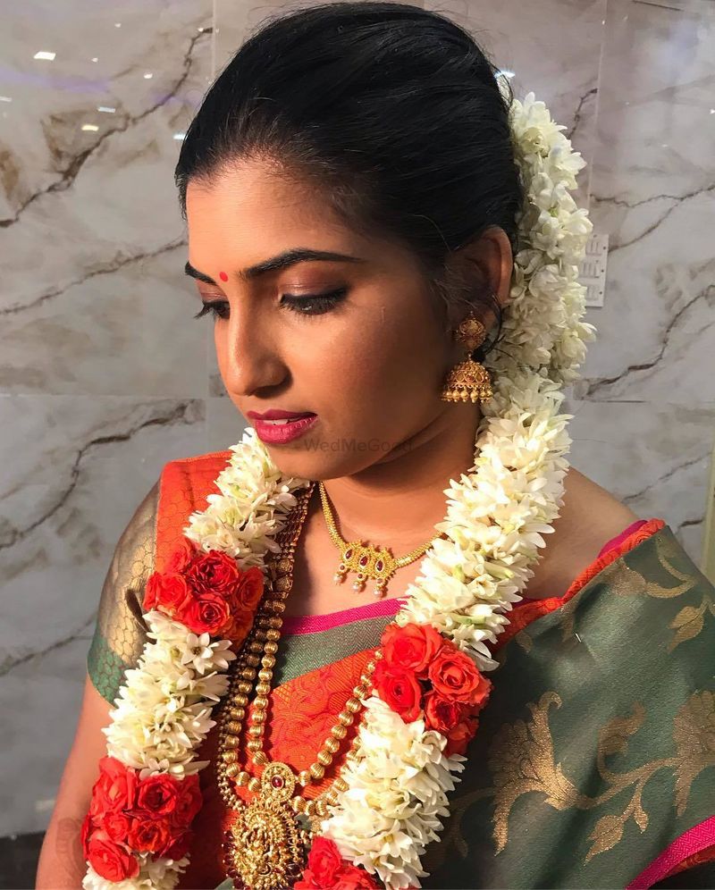 Heema Dattani Hair and Makeup Artist Info  Review  MakeUp Artist in  Mumbai  Saree hairstyles Bridal hair buns Indian bridal hairstyles