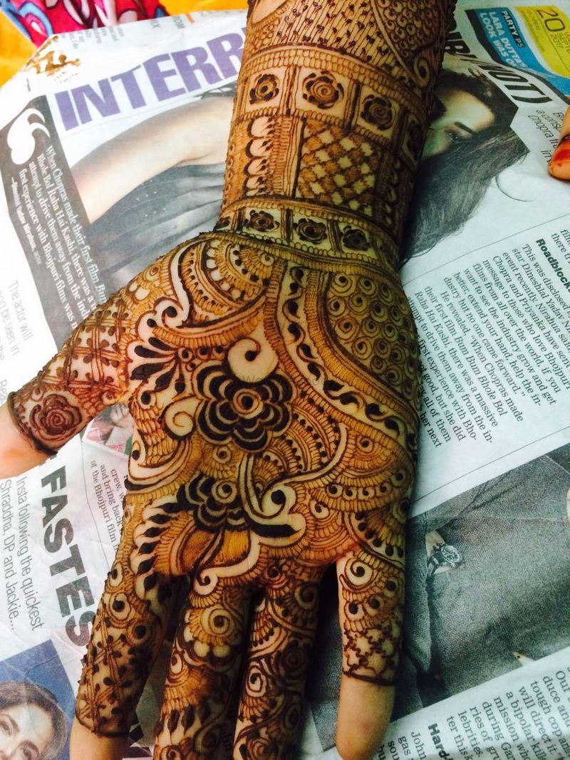 Latest Mehndi Designs : रॉयल लुक पाने के लिए करे ट्राई ये लेटेस्ट मेहंदी  डिज़ाइन