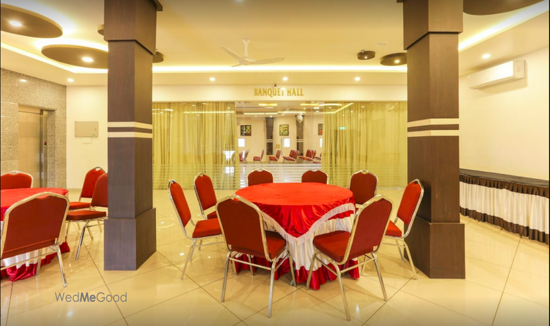 Le Moshe Inn