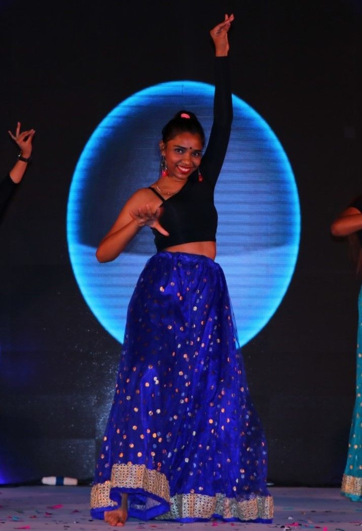 Sarees For India Woman India Dance Performance Lehenga Choli Three Pieces  Woman Beautiful Embroideried Gold Sets Top+skirt+scarf - India & Pakistan  Clothing - AliExpress