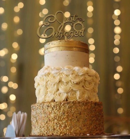 10 Delicious Engagement Cakes That Will Not Only Take You for a  Gastronomical Ride but Will Be a Treat to Your Eyes