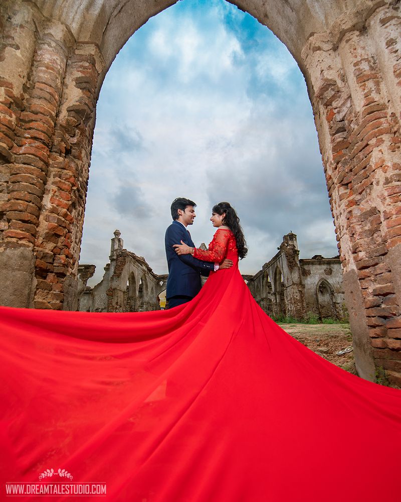 7 Wedding Photo Poses For The Happy Couple  Michelle Coombs Photography