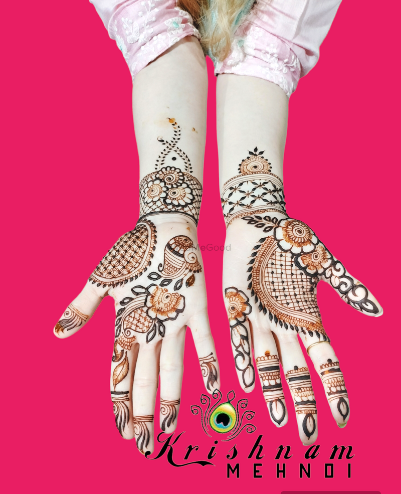 Trained and Professional Mehndi Artists in India