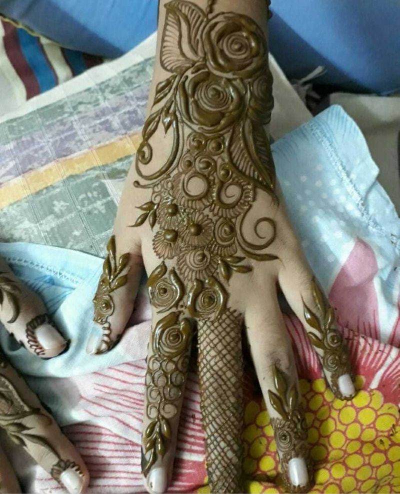 Stylish instagram mehndi/instagram Royal mehndi designs by beauty  consultant Maria Meer - YouTube