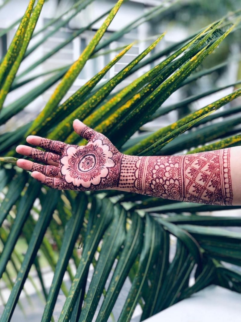 After a long time .... Henna on my hands Stain will update soon Online  mehndi class available DM for details What's… | Instagram