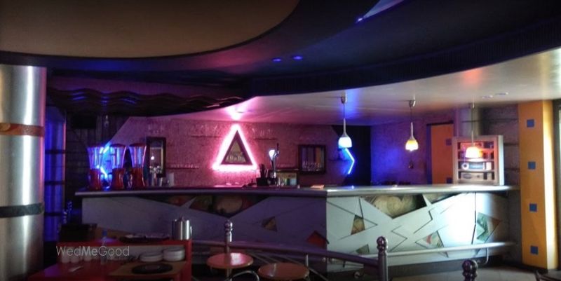Apache The Fluid Lounge