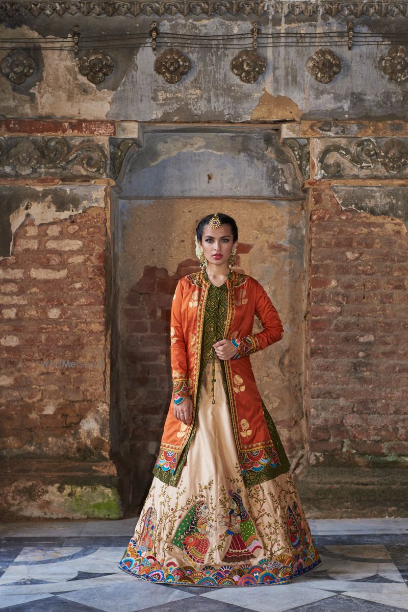 Photo of Red and beige mehendi lehenga with madhubani portraits