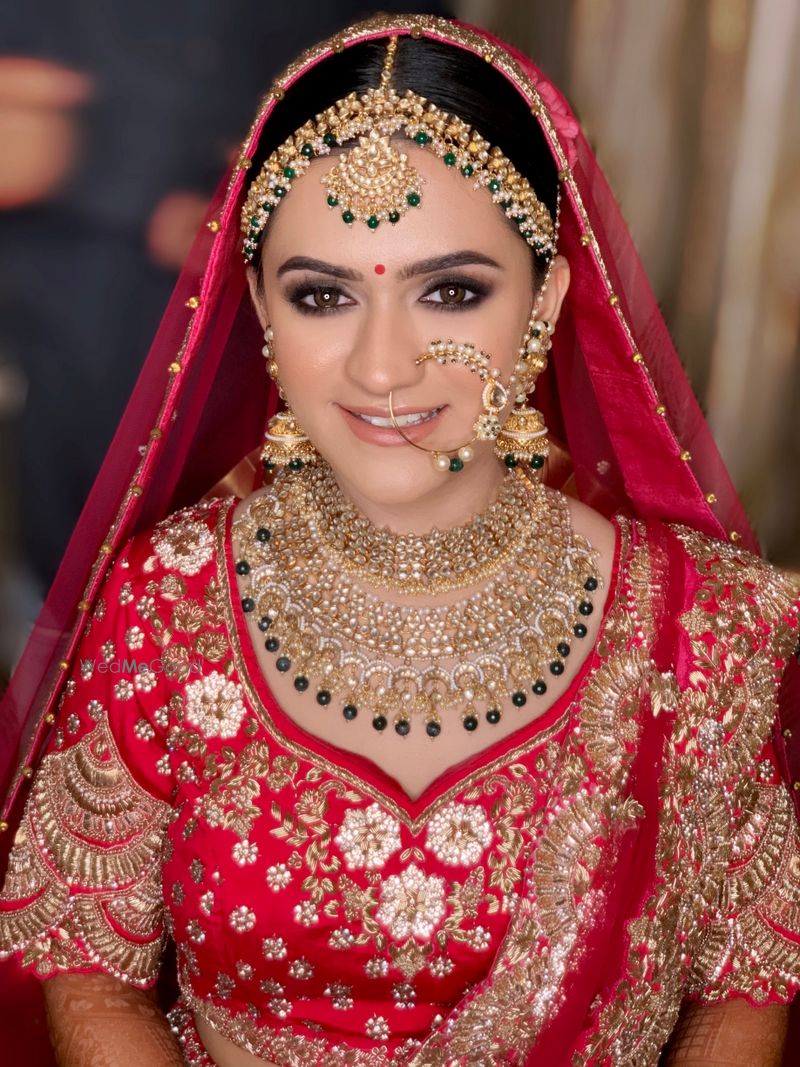 Photo of Bride in stunning gold jewellery.