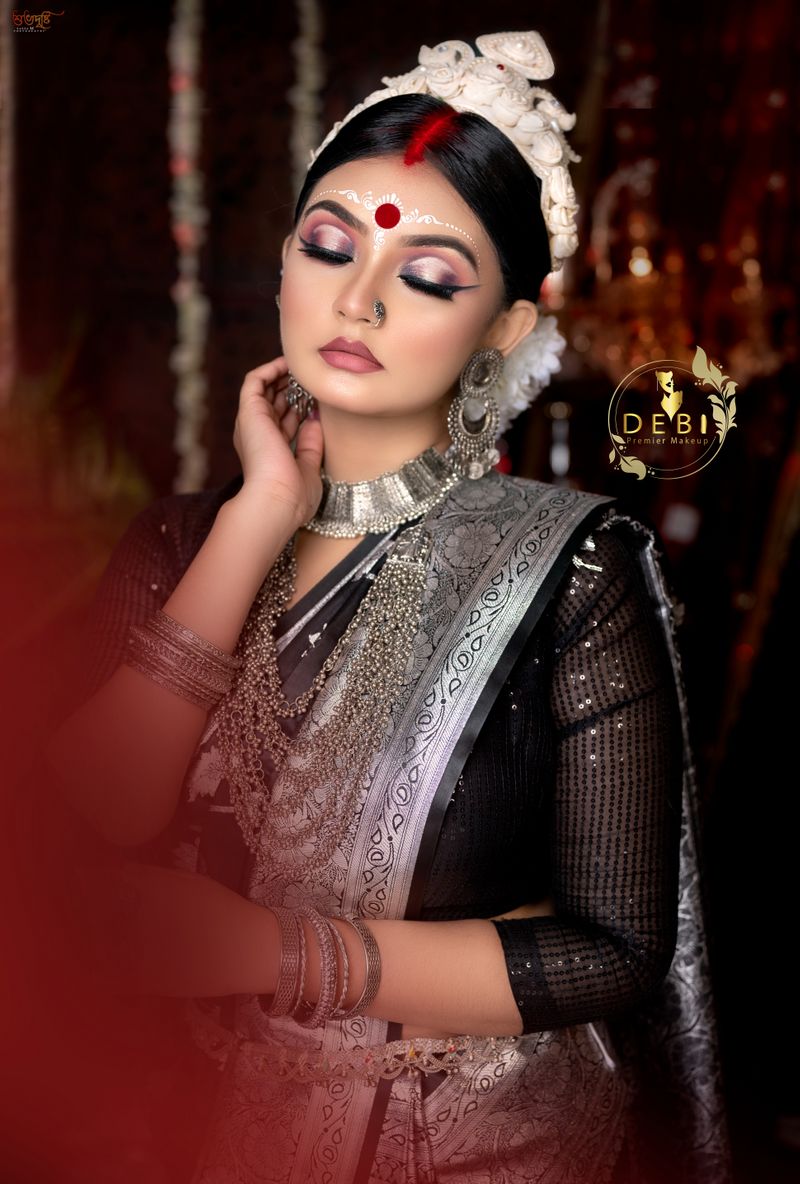 Makeup with black saree | Halo eye makeup golden black | @sitarayaseensana black  saree dress - YouTube