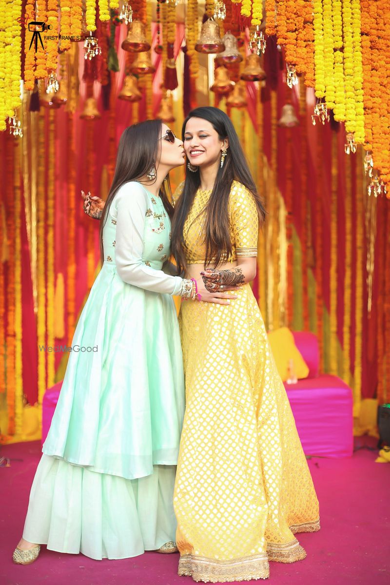 Featured image of post Bff Wedding Poses With Friends / Do subscribe my channel for new vedios #friendspose #bff#pose#girlygrace #instagram#photoshoot#clicks#photography#trending#poses.
